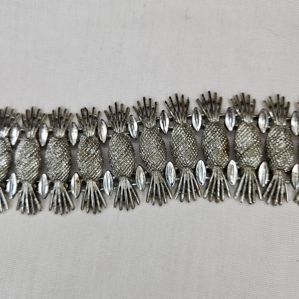 Sarah Coventry Vintage 1960s Pineapple Crown Panel Bracelet - Some Wear - Picture 6 of 12